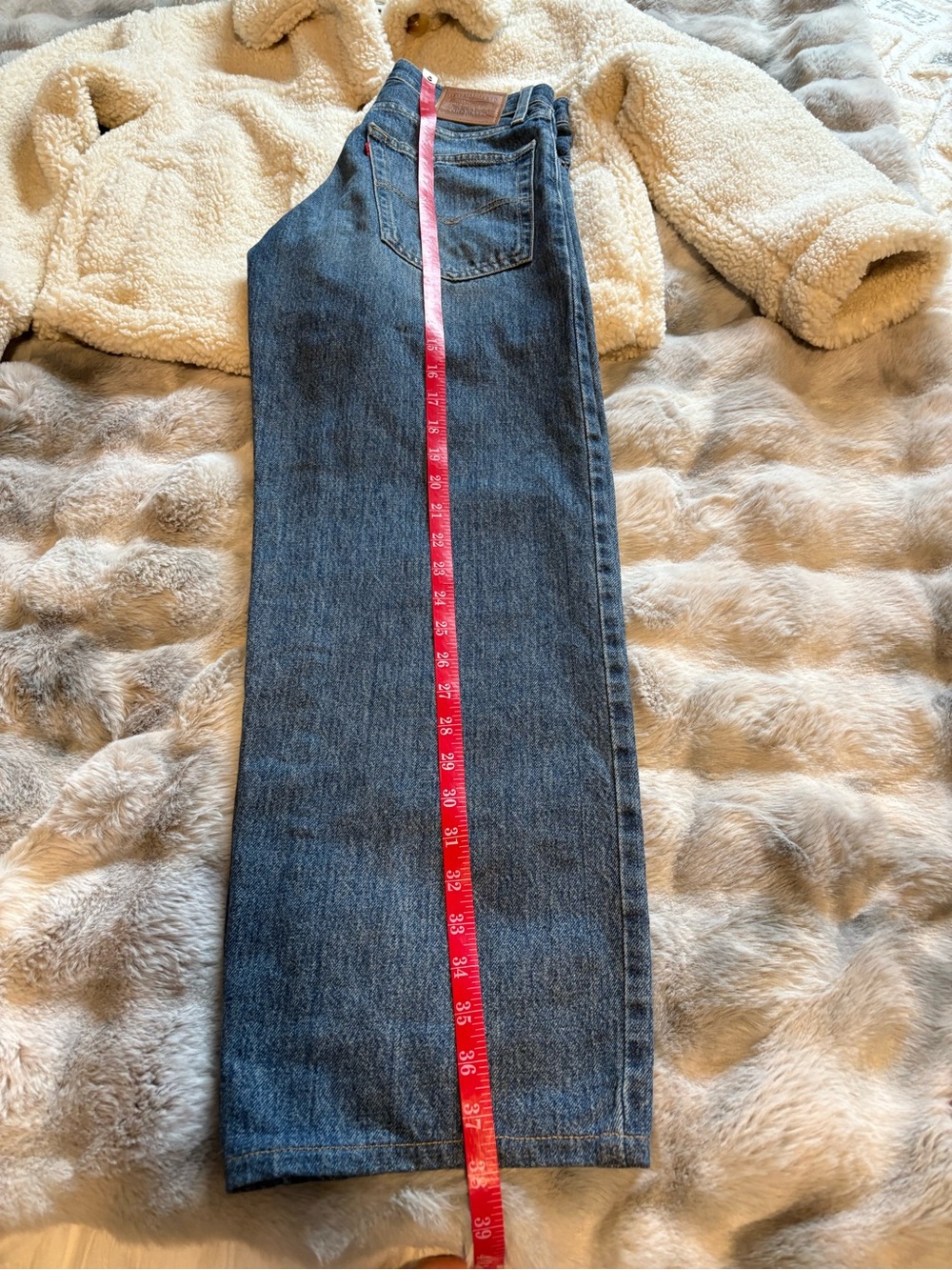 Levi's Relaxed Wide Leg Jeans in Classic Blue Denim - Picture 5 of 12
